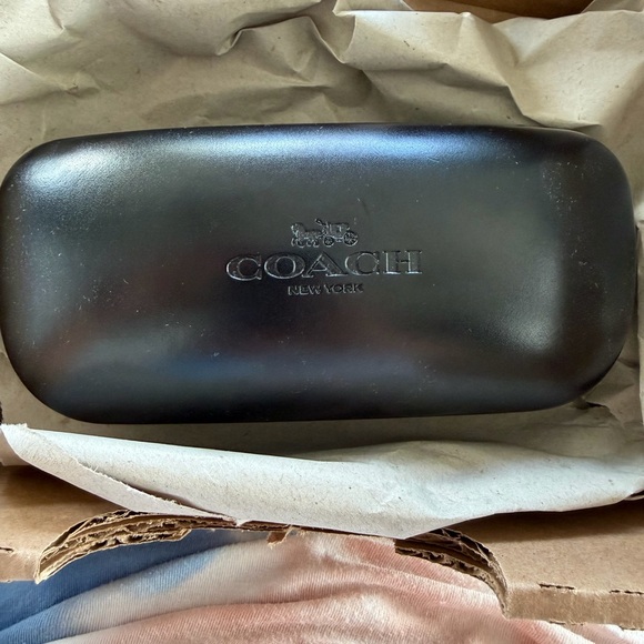 NWT Coach sunglasses with Coach case - Picture 8 of 8